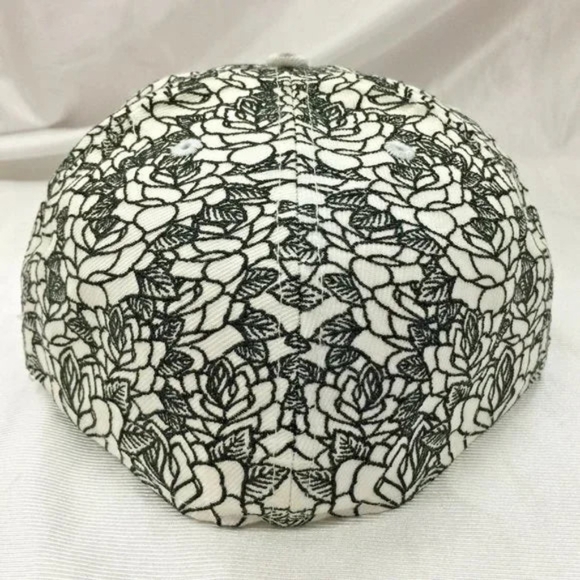 Men's New Era White | Black Famous Stars and Straps Embroidered Cap NWT - Picture 4 of 4